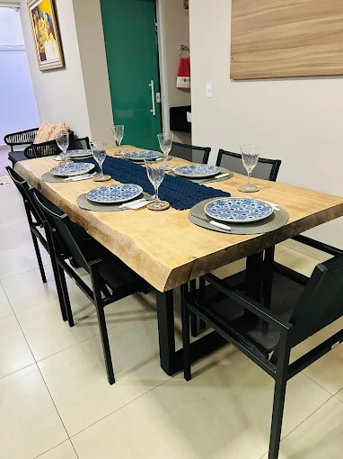 Jogo de mesa com cadeiras